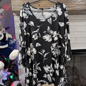 White Mark Black White Floral Spandex  Tunic Top 3/4 Sleeve Size 4XL